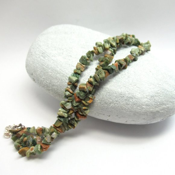 Rhyolite three strand chip bracelet - Picture 10 of 10